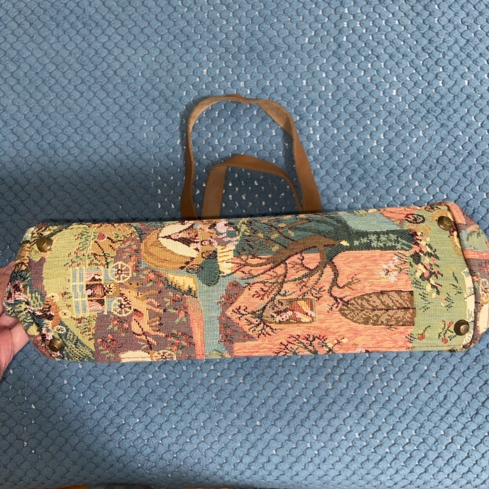 Vintage Tapestry Handbag with Leather Handles – One Of A Kind, Snap Closure - Picture 5 of 6